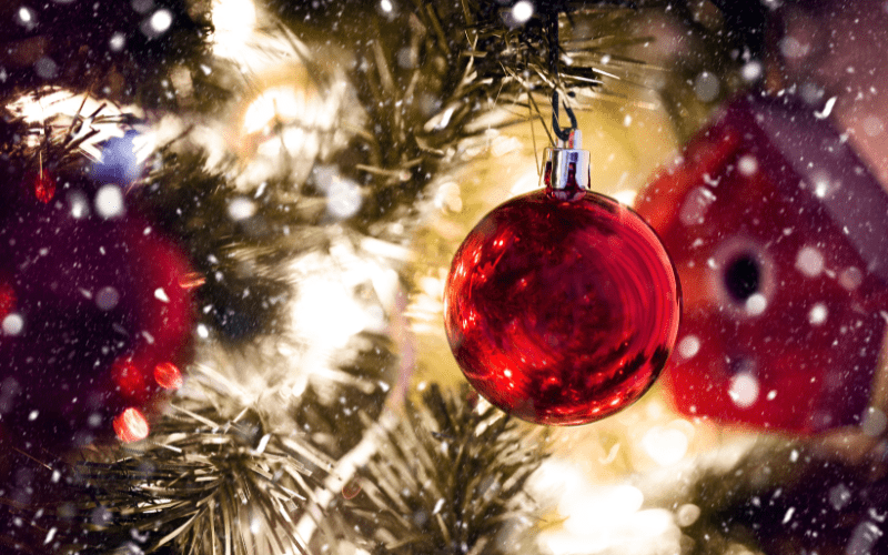 The Best Holiday And Christmas Glow-In-The-Dark Party Ideas!