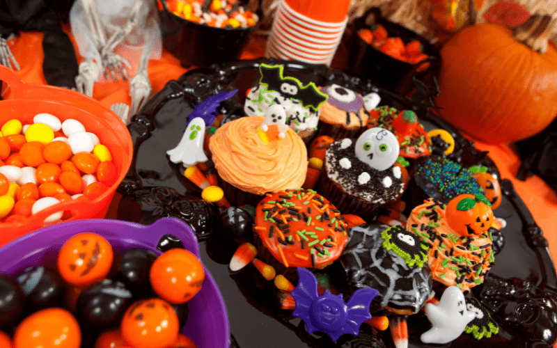 Halloween party ideas delicious cupcakes and candy